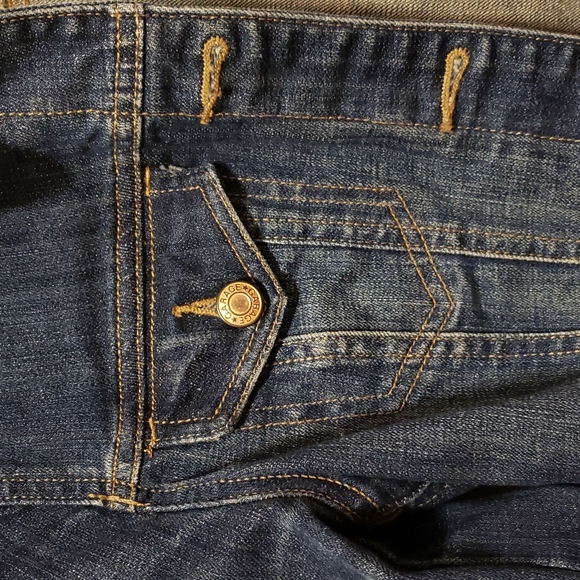 Jean Jacket Garage - Picture 3 of 9